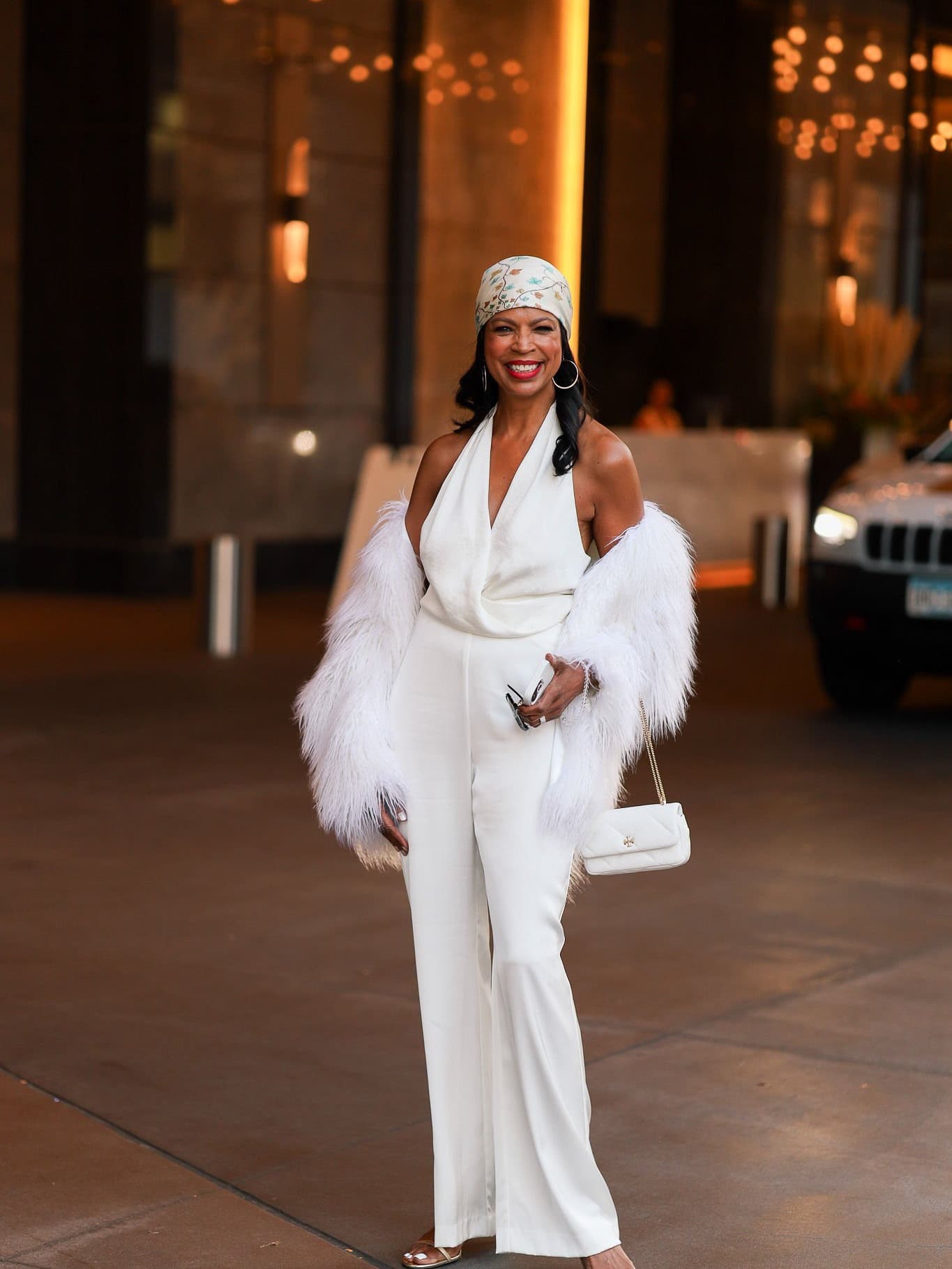 Sara Rogers, expertă în stil și specialistă în tendințe la Mall of America, inspiră încredere, creativitate și eleganță în moda locală.