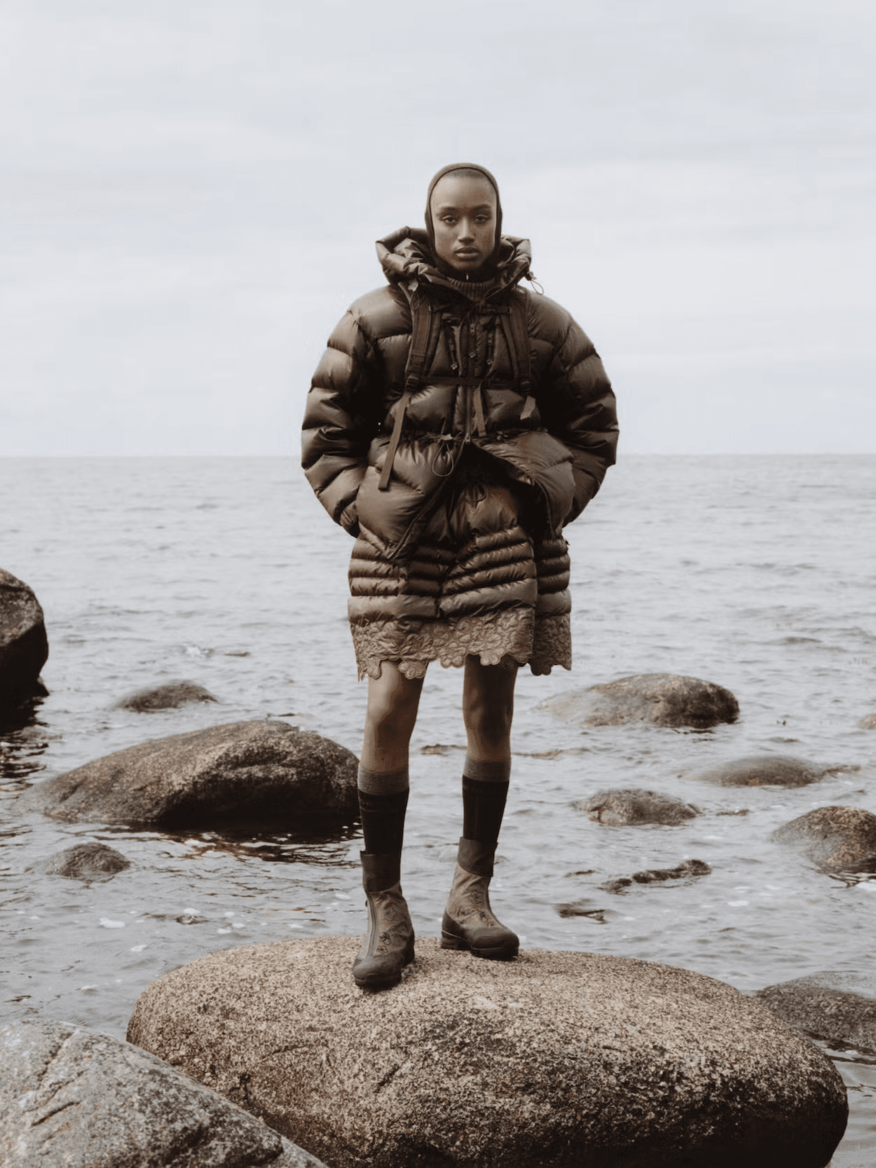 De la noua colaborare The North Face x Cecilie Bahnsen până la inspirațiile de pe podium, descoperă cele mai importante noutăți de modă din octombrie 2025.