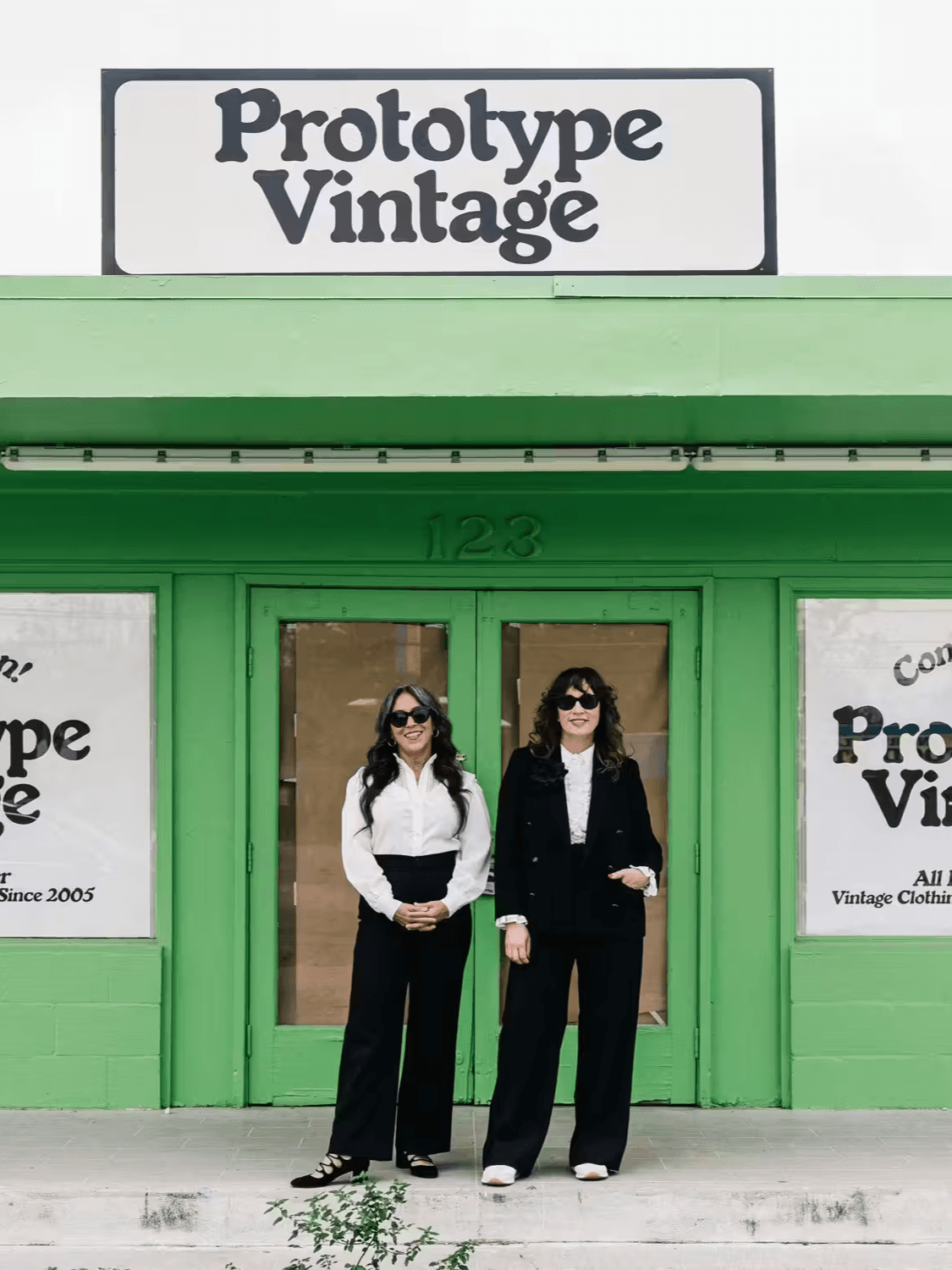Prototype Vintage marchează 20 de ani în Austin cu un nou magazin la 123 E North Loop din 6 decembrie, întărind moda vintage locală.