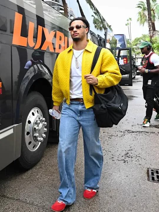 Jucătorii NFL au impresionat în săptămâna 11 cu ținute îndrăznețe și elegante, unde receiverele și safety-urile au condus scena modei.