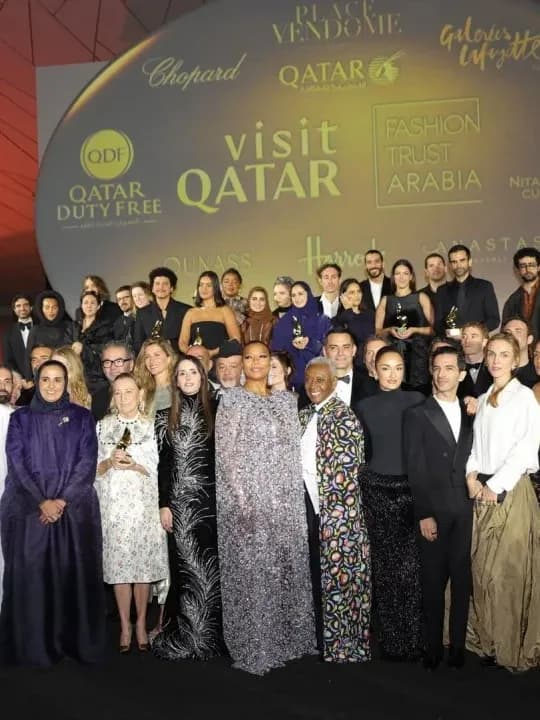Fashion Trust Arabia 2025 w Dosze nagrodził młodych projektantów MENA, gromadząc gwiazdy i liderów mody oraz podkreślając kulturę regionu.