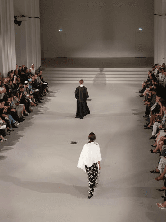 Edycja AW26 otwiera 20-lecie Copenhagen Fashion Week z markami nordyckimi i globalnymi, programem NewTalent oraz finałem nagrody.