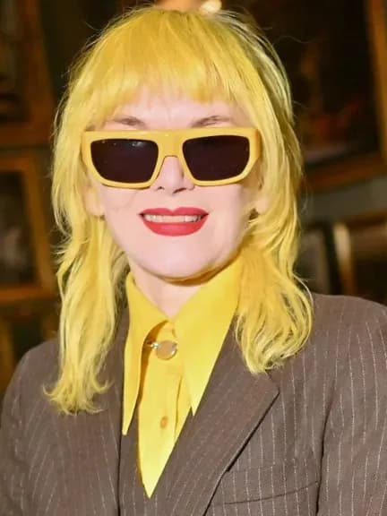 Szkocka projektantka Pam Hogg zmarła w londyńskim hospicjum. Jej odważny styl nosiły gwiazdy, a dorobek pozostanie trwały.