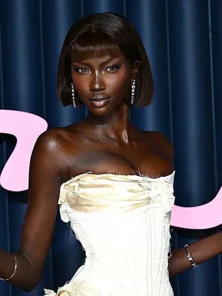 Fashion Awards 2025 połączyło glamour, osobiste wyznania i zwycięstwa projektantów oraz modeli na największej scenie mody.