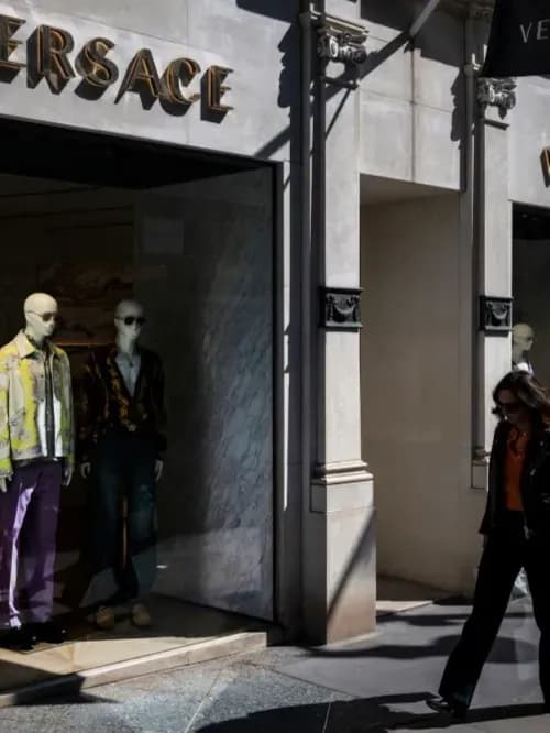 Prada Group finalizuje zakup Versace za 1,4 mld dolarów, łącząc dwie włoskie ikony i kształtując nową erę luksusowej mody