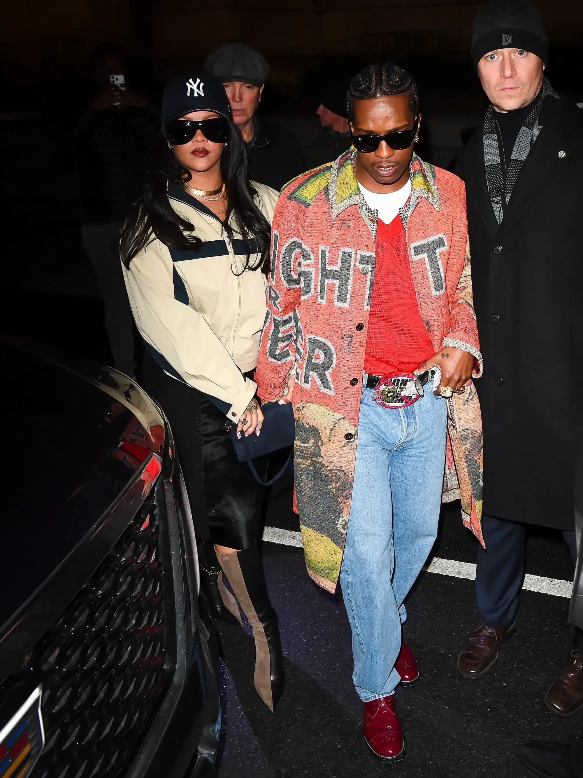 Ріанна та A$AP Rocky з’явилися на after party SNL у Нью-Йорку: чоботи Loewe за $2 300, Saint Laurent, Prada та тотальний образ Chanel.
