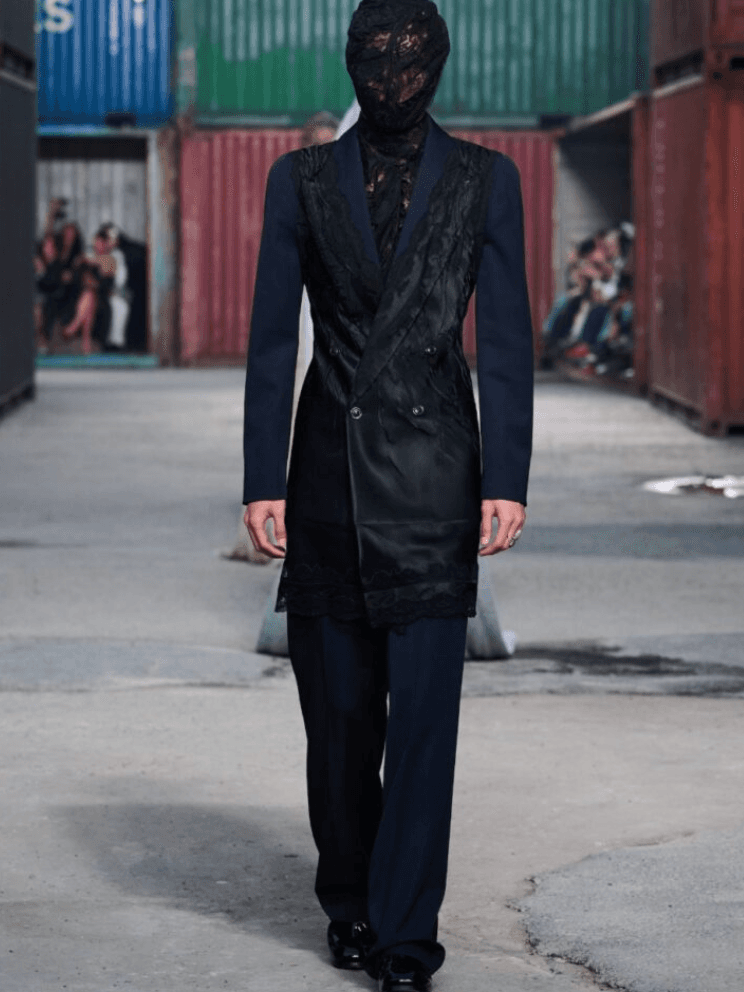 Maison Margiela шокує Шанхай футуристичною високою модою та підтверджує домінування Азії у світі моди