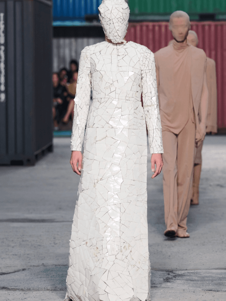 Maison Margiela шокує Шанхай футуристичною високою модою та підтверджує домінування Азії у світі моди