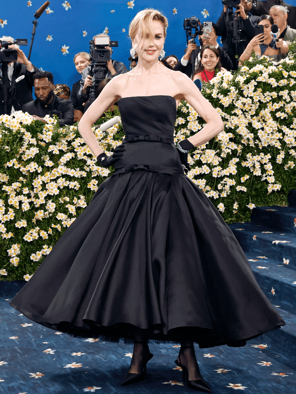 Met Gala 2026 стає не просто модною подією: вона об'єднує знаменитостей, мільярдерів і глобальний вплив, водночас ставлячи питання про те, хто нині контролює моду.