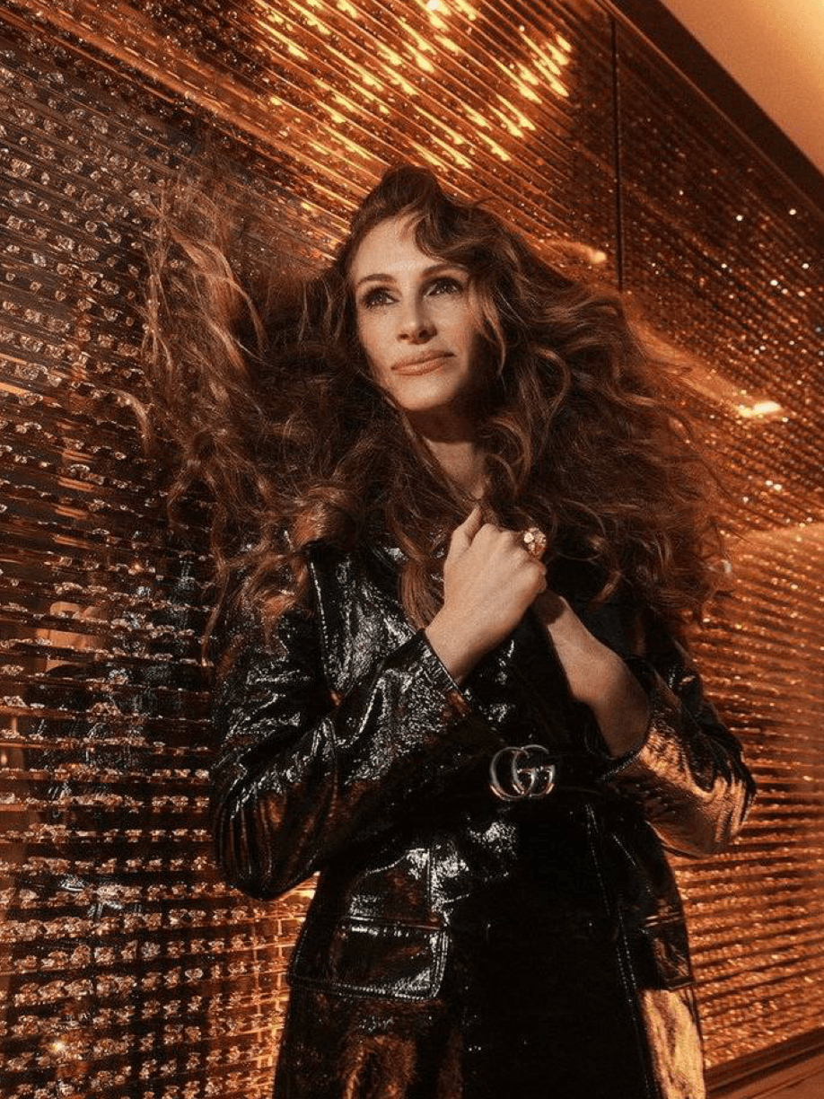 Delightful Julia Roberts on the cover and cover story of the February issue of British Vogue 🔥