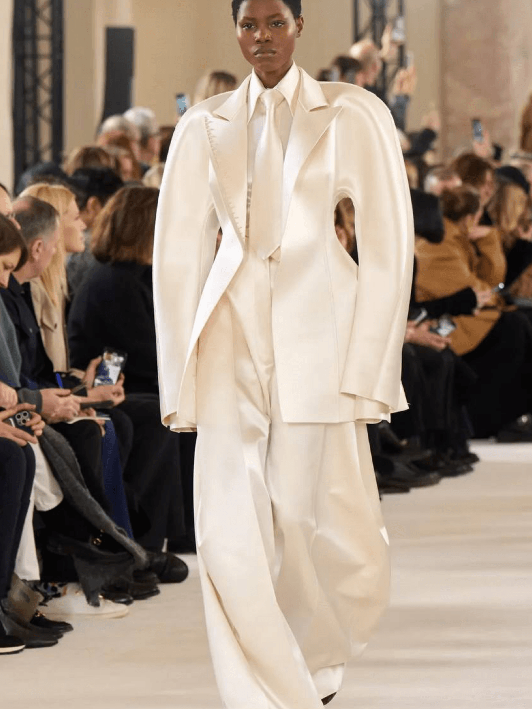 Daniel Roseberry was inspired by perspective as we come to terms with the rise of artificial intelligence and how it will devour our humanity. His inspiration was reflected in his Schiaparelli SS24 Haute Couture collection.