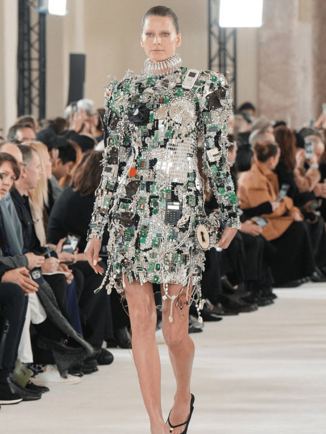 Daniel Roseberry was inspired by perspective as we come to terms with the rise of artificial intelligence and how it will devour our humanity. His inspiration was reflected in his Schiaparelli SS24 Haute Couture collection.