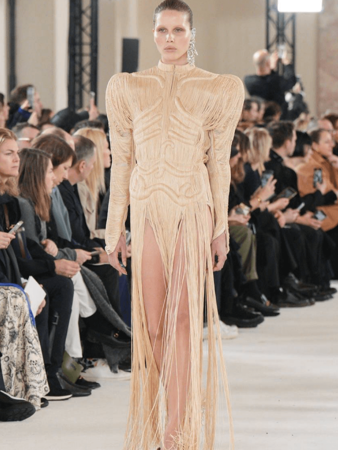 Daniel Roseberry was inspired by perspective as we come to terms with the rise of artificial intelligence and how it will devour our humanity. His inspiration was reflected in his Schiaparelli SS24 Haute Couture collection.