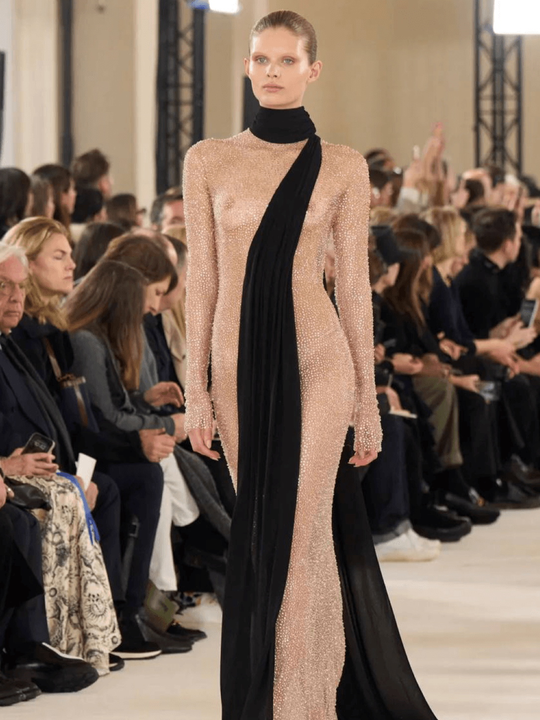 Daniel Roseberry was inspired by perspective as we come to terms with the rise of artificial intelligence and how it will devour our humanity. His inspiration was reflected in his Schiaparelli SS24 Haute Couture collection.
