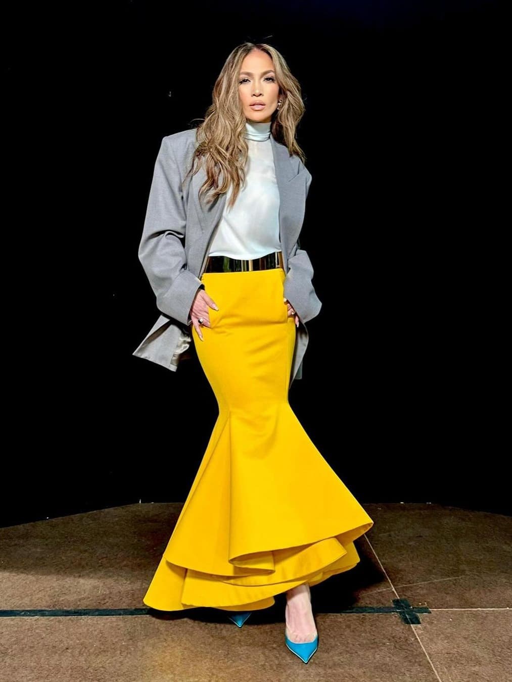 Jennifer Lopez Embraces Controversial Color Pairing for 'SNL' Promotion