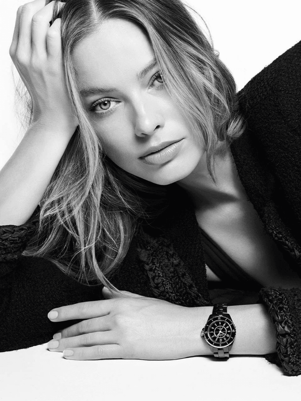 Actress and producer Margot Robbie presents the iconic Chanel J12 watch, named and inspired by the silhouettes of racing yachts ❤️🔥