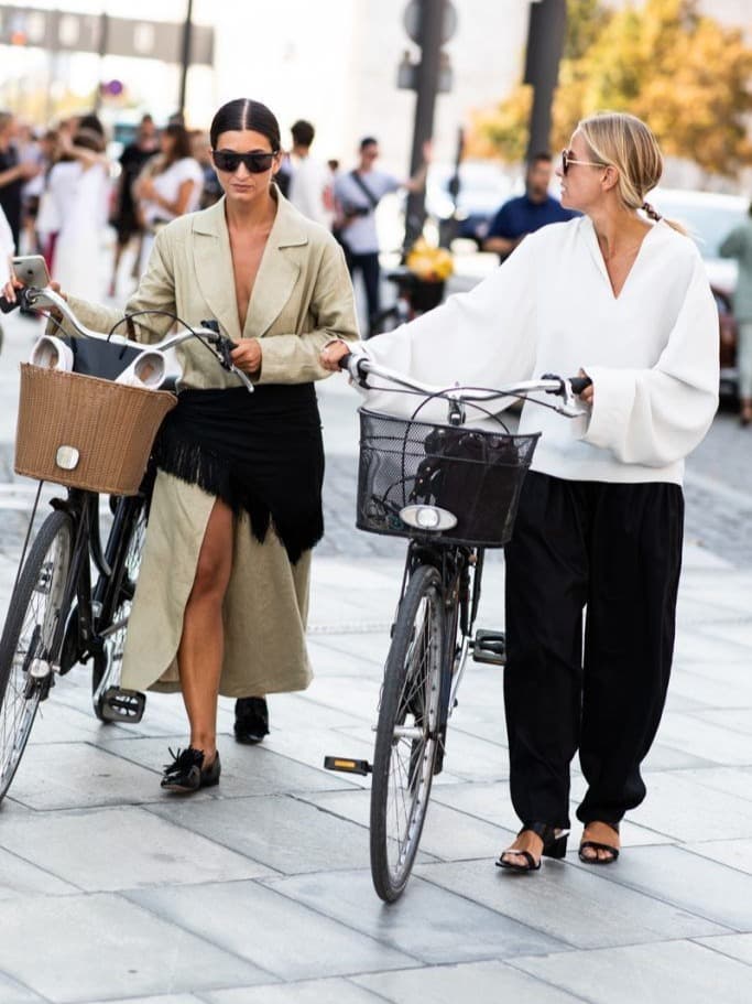 Explore how cycling style turns street fashion at Copenhagen Fashion Week into a trend – bold prints, layered looks and biking flair.