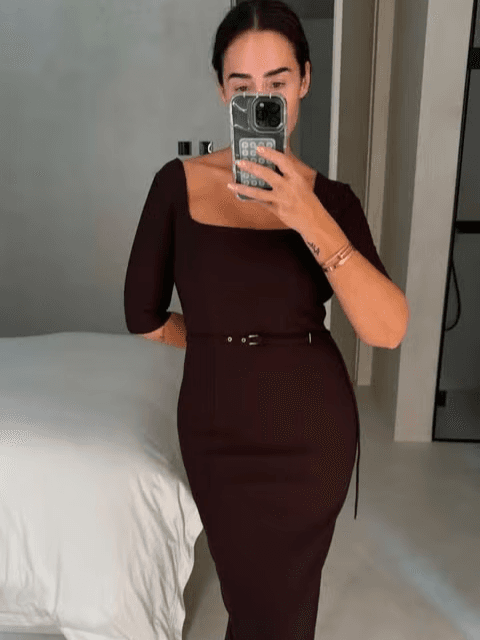 Discover Vicky Martín Berrocal’s stylish Zara dress for autumn 2025, versatile, flattering, ideal for any occasion, and perfect for day or night.