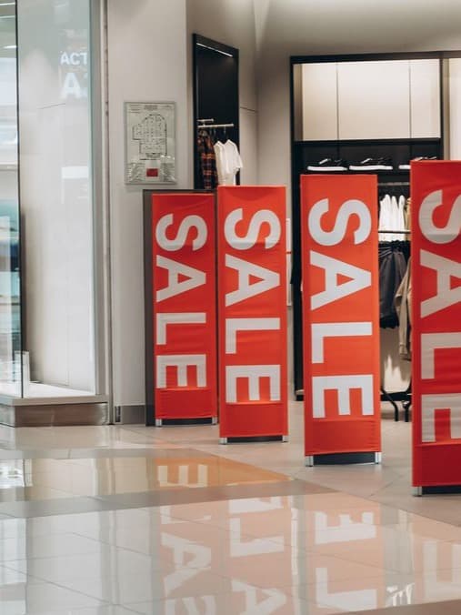 Despite overall retail growth, US fashion sales lag with tariffs and inflation weighing in. Online channels surge as shoppers seek value.