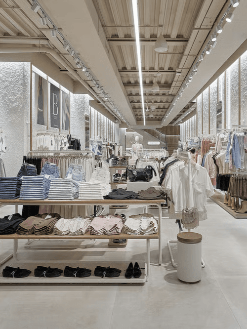 Inditex brand Stradivarius will open a new store at Bluewater in Kent in 2026 — its fifth brand there — offering trend-driven womenswear, footwear & accessories.