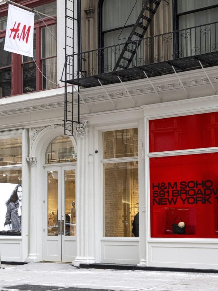 H&M ranks #1 in Fashion Revolution’s “What Fuels Fashion” report, recognized for transparency, sustainability, and global leadership in fashion.