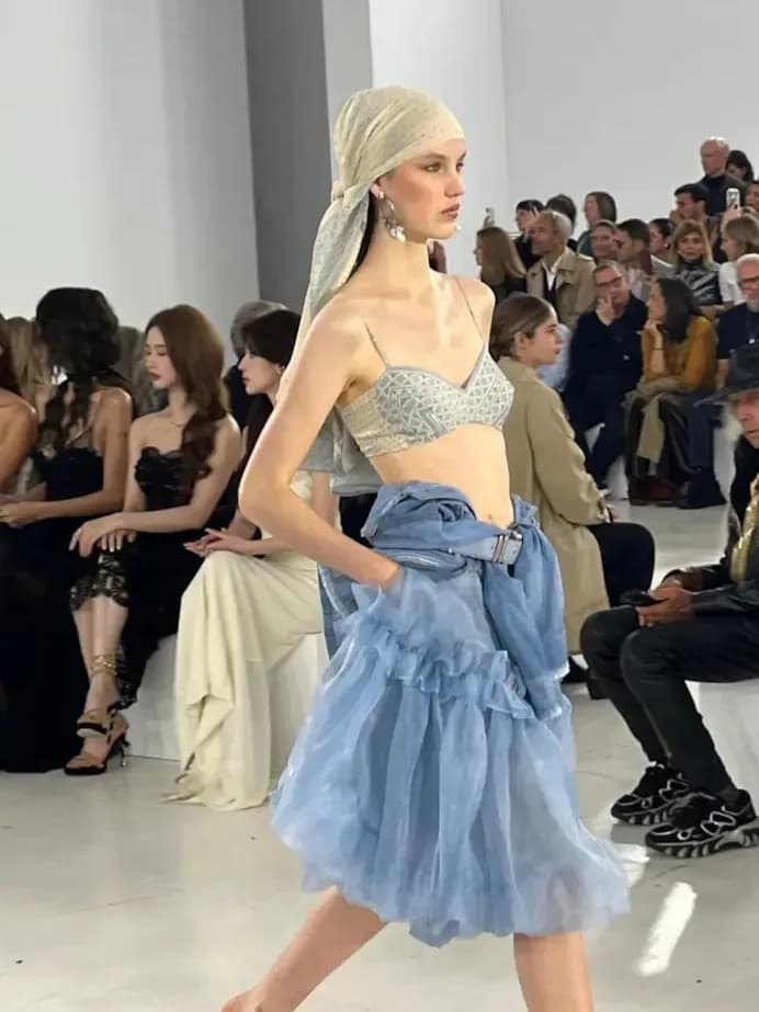 Highlighting the feminine muses in Ermanno Scervino’s SS26 show at Milan Fashion Week—transparent textures, Mediterranean light and craftsmanship.