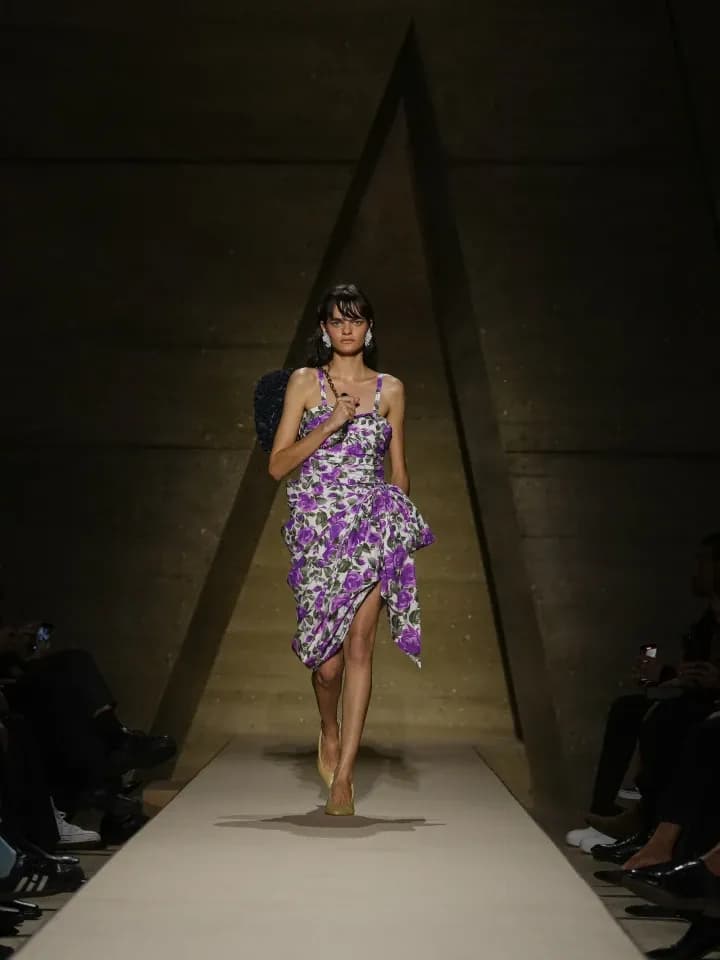 Chemena Kamali’s Paris show redefined Chloé’s feminine codes with printed florals, soft silhouettes, and modern romance.