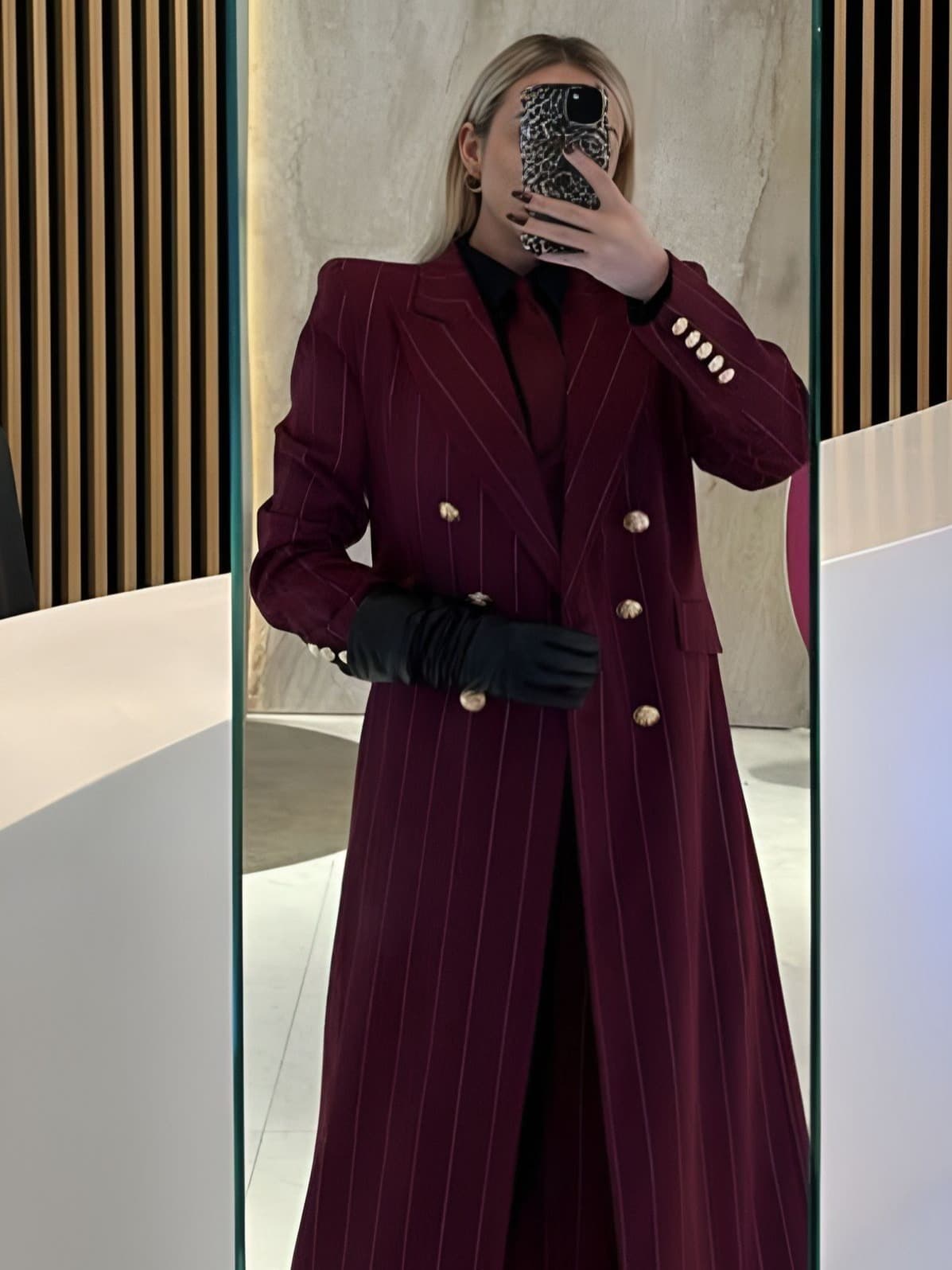Poznaj najdroższe marki odzieżowe 2025 roku — Louis Vuitton, Hermès, Gucci, Dior. Pełna analiza, ranking i trendy mody luksusowej.