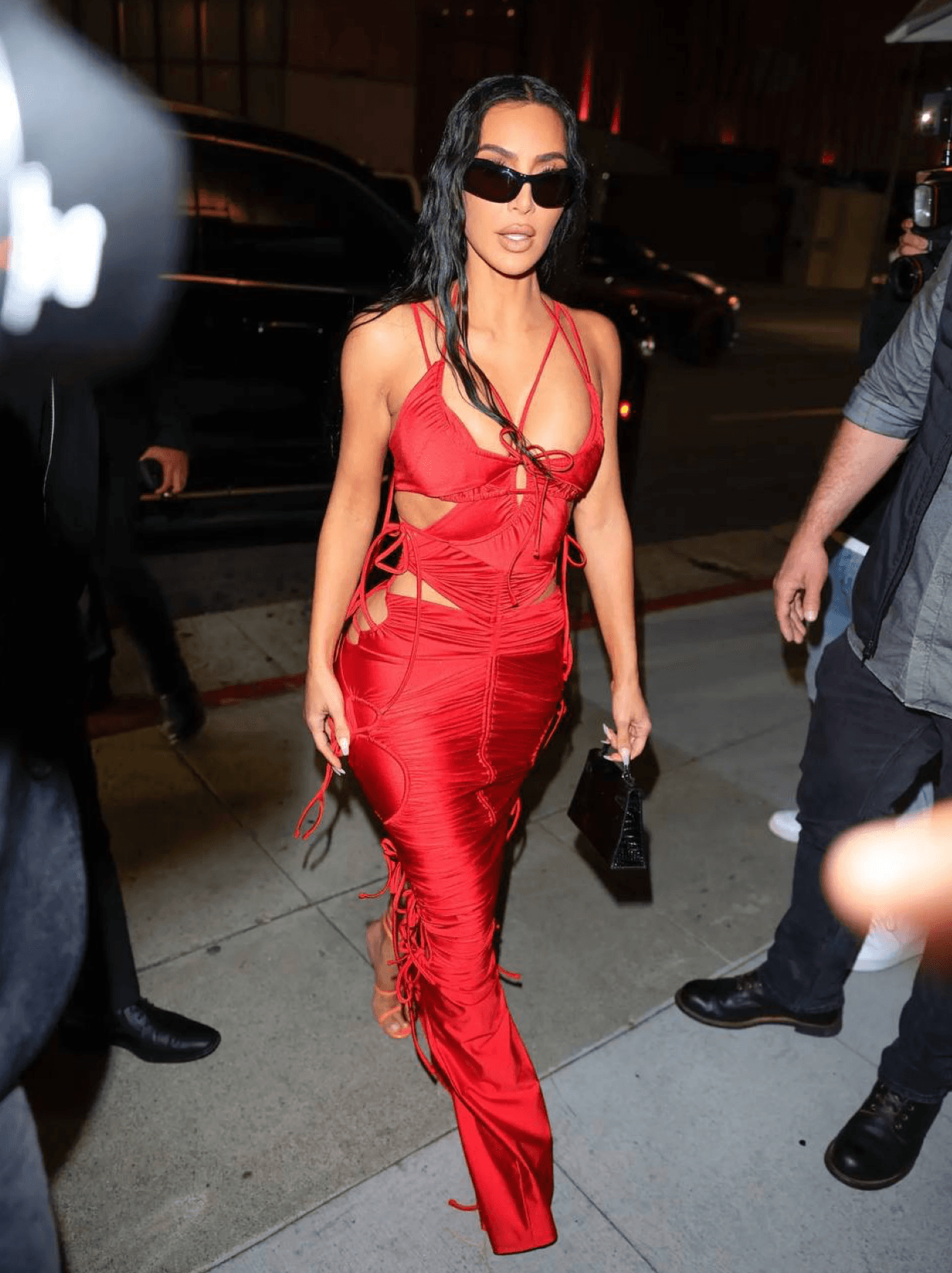Yesterday, Kim celebrated her birthday in a luxurious dress by Balenciaga.
As we recall, just a year ago, Kim and the brand had some "complicated" relations. This was due to a scandalous Balenciaga campaign. There were even discussions online that Kim had severed all ties with the fashion house.