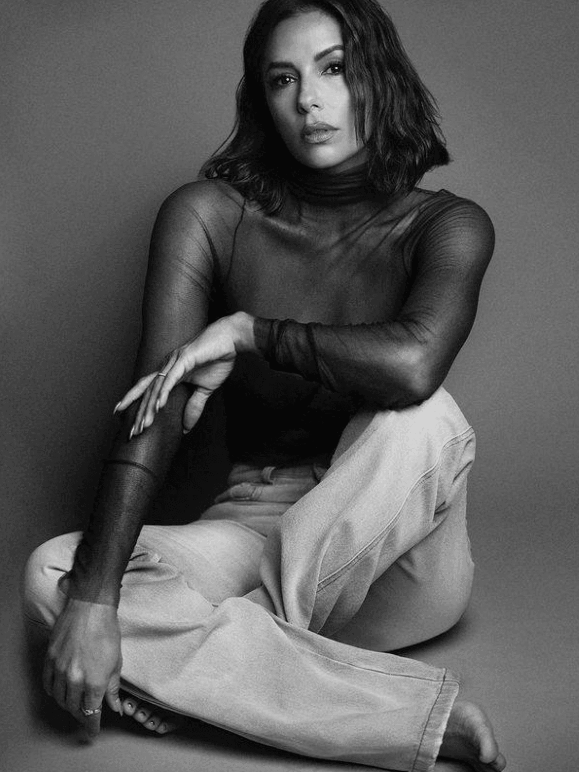 Stunning Eva Longoria became woman of the year in cinema according to the Spanish Harper’s Bazaar 🔥
“The brotherhood and support around me really contributes to my success,” shares the actress.