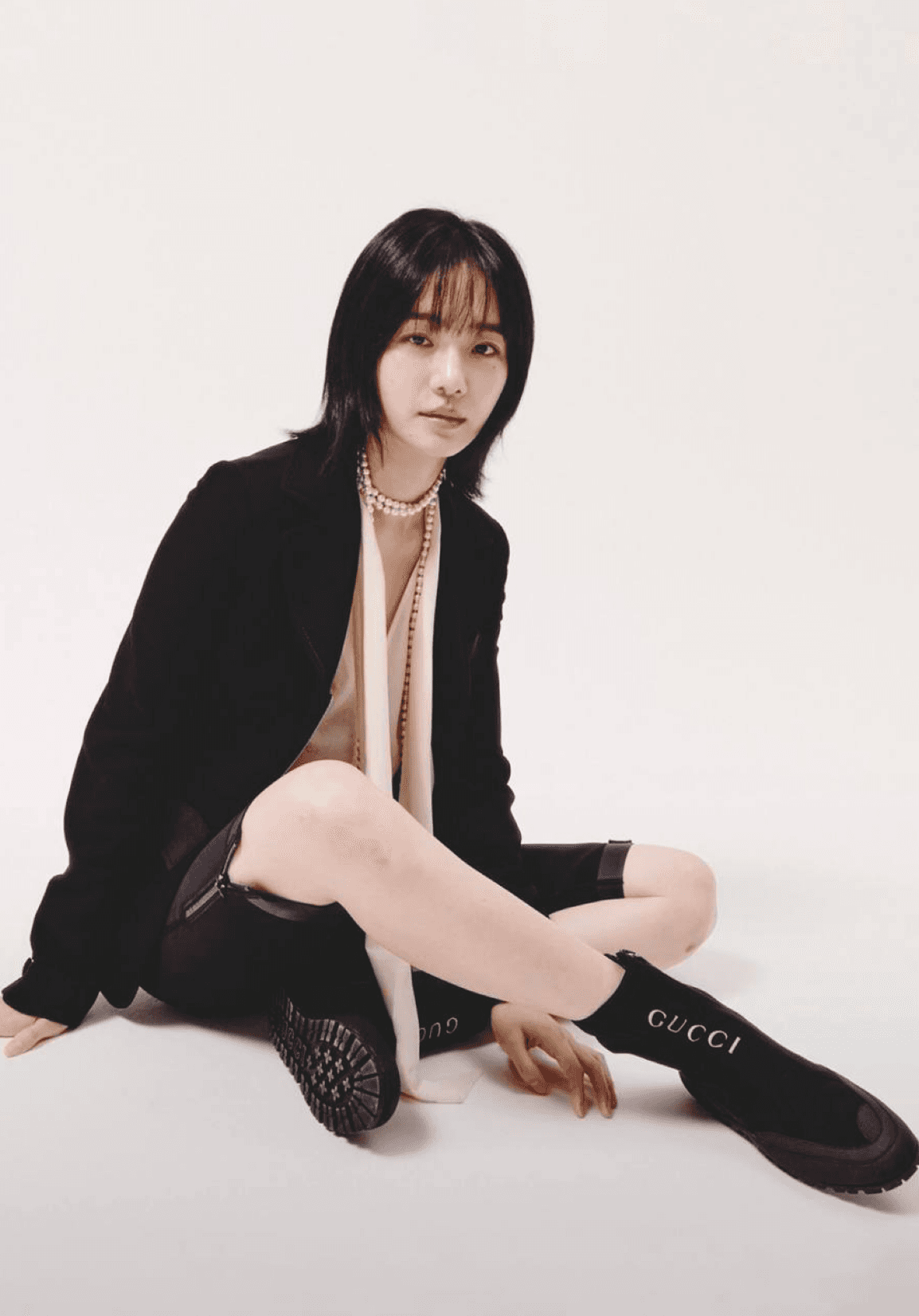 Gucci wybrało południowokoreańską aktorkę Park Gyu Young na swojego nowego światowego ambasadora.
Aktorka, znana z kilku południowokoreańskich seriali, w tym z najnowszego filmu Netflix Celebrity, znalazła się wśród gości pierwszego pokazu pod kierownictwem nowego dyrektora kreatywnego Sabato de Sarno Gucci Ancora wiosną 2024 roku w zeszłym miesiącu.