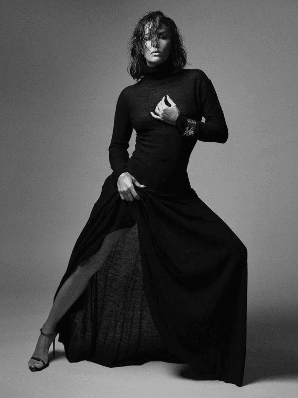 Stunning Eva Longoria became woman of the year in cinema according to the Spanish Harper’s Bazaar 🔥
“The brotherhood and support around me really contributes to my success,” shares the actress.